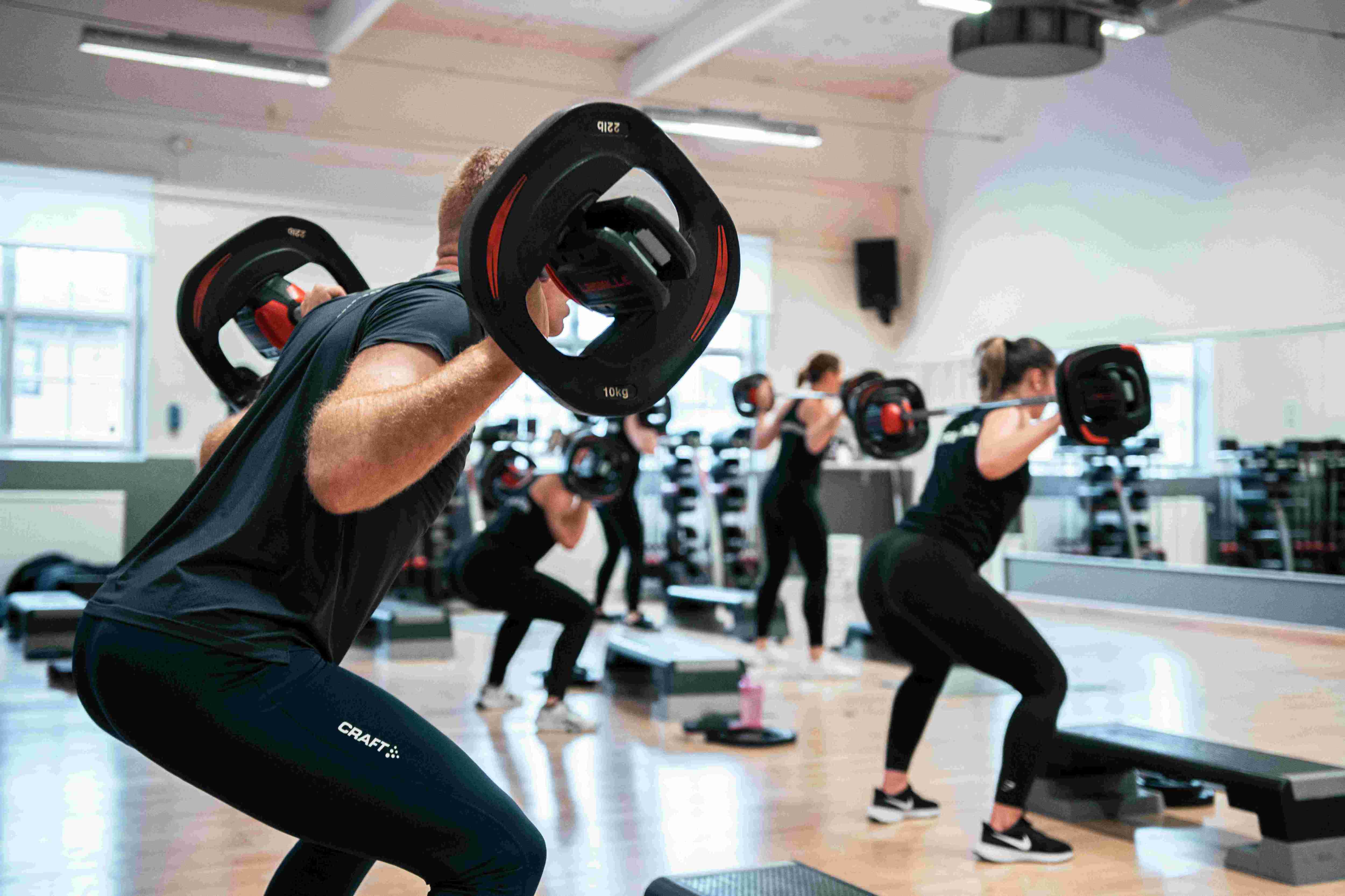 Gym och gruppträning alla tider alla dagar. Du får träna på båda våra gym - Fabriksgatan och Hydro Arena.
Ditt träningskort och ev. tagg hämtar du ut på bemannade tider på Fabriksgatan senast 4 dagar efter lagd order. En engångsavgift för tagg på 50 kr  tillkommer vid nytt medlemskap.