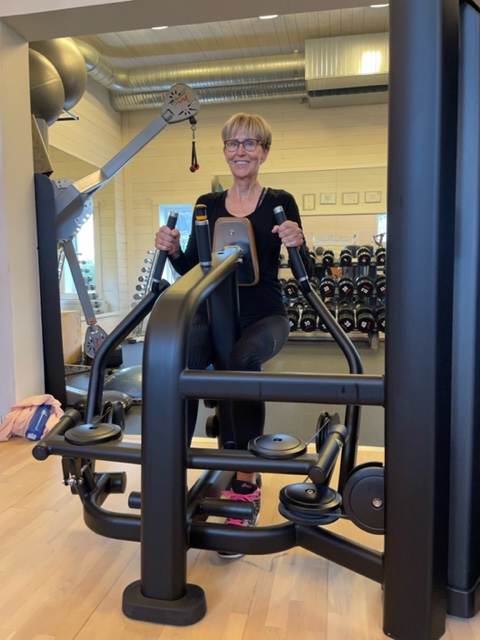 Gymkort Senior. 6 månader. För dig som fyllt 65 år. Är du medlem hos oss sen tidigare kommer du inte debiteras startavgift 495 kr (du måste ha korrekt personnummer inlagt för att du inte ska bli extra debiterad).
