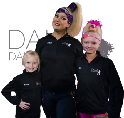 Skön zip-tröja i funktionsmaterial. 
Dala Dansstudio logga på ryggen och bröstet 
Namntryck på bröstet ingår