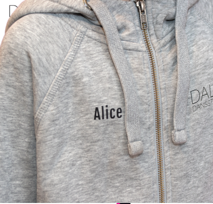 Skriv in vilket namn du vill ha på tröjan i anteckningsrutan i kassan