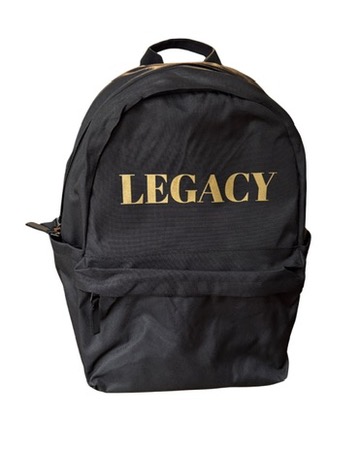 BESTÄLLNINGSVARA!

RYGGSÄCK i 100% polyester.

Plats för dator, två sidofack för flaska, rymliga fack med dragkedja både fram och bak.

Namntryck ingår, Förnamn och första bokstaven i efternamn. 
Köp via den tränandes namn.