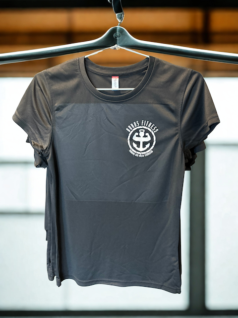 Tränings t-shirt i dammodell. 

Beställningsvara,
Beräknad leveranstid 1-2 veckor