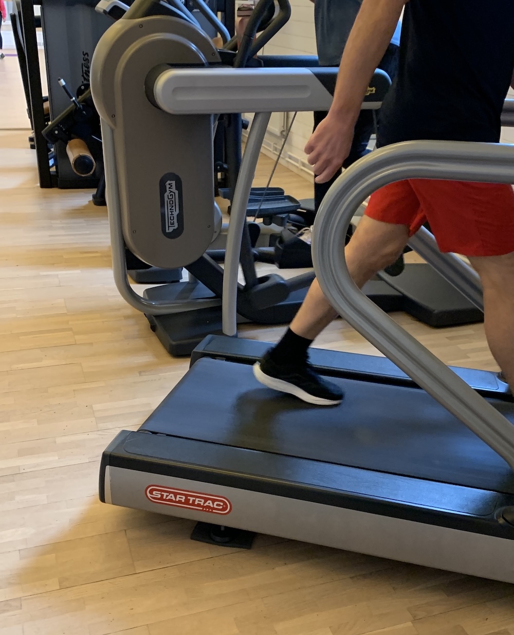 Gymkort Student. 6 månader. För dig det året du fyller 16 år och är gymnasiestuderande. Är du medlem hos oss sedan tidigare kommer du inte debiteras startavgift 495 kr (du måste ha korrekt personnummer inlagt för att du inte ska bli extra debiterad).
